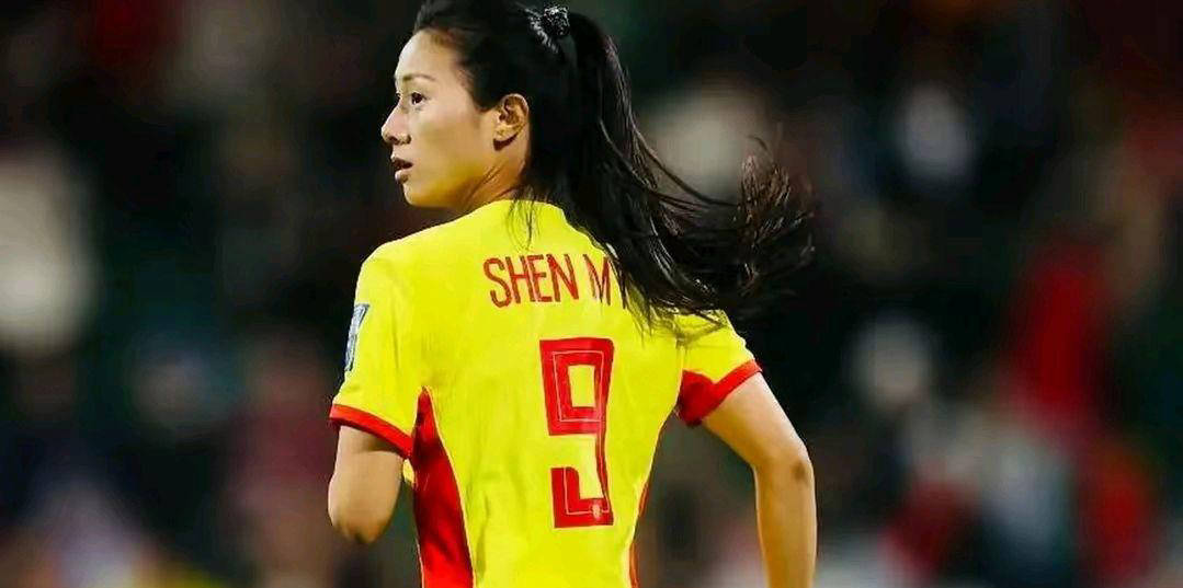 关于足球赛场上女性运动员的精彩表现备受瞩目的信息