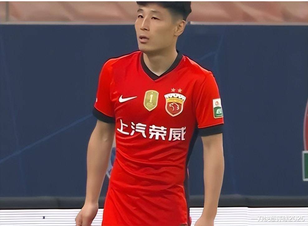 多特蒙德重伤倒地，武磊全队围拢祈祷，场面感人的简单介绍